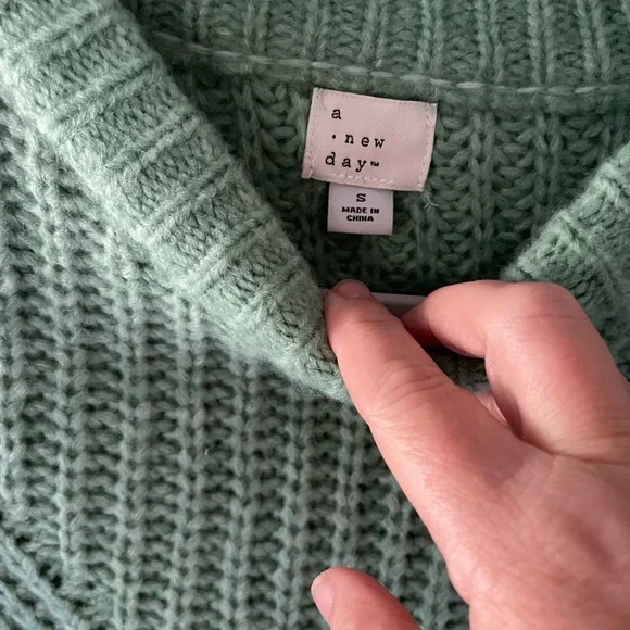 A New Day light green sweater - Picture 2 of 4